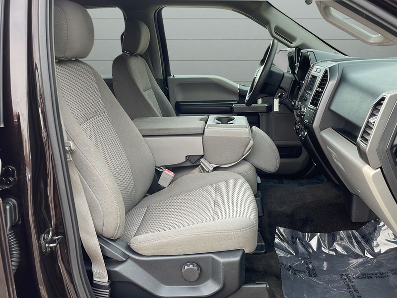 Ford F-150 Vehicle Full-screen Gallery Image 15