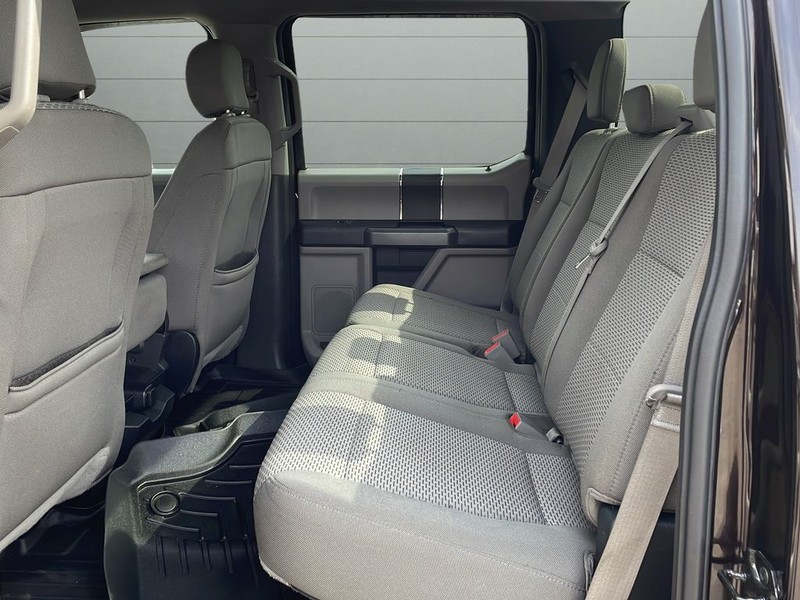 Ford F-150 Vehicle Full-screen Gallery Image 16