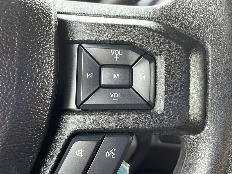 Ford F-150 Vehicle Full-screen Gallery Image 17