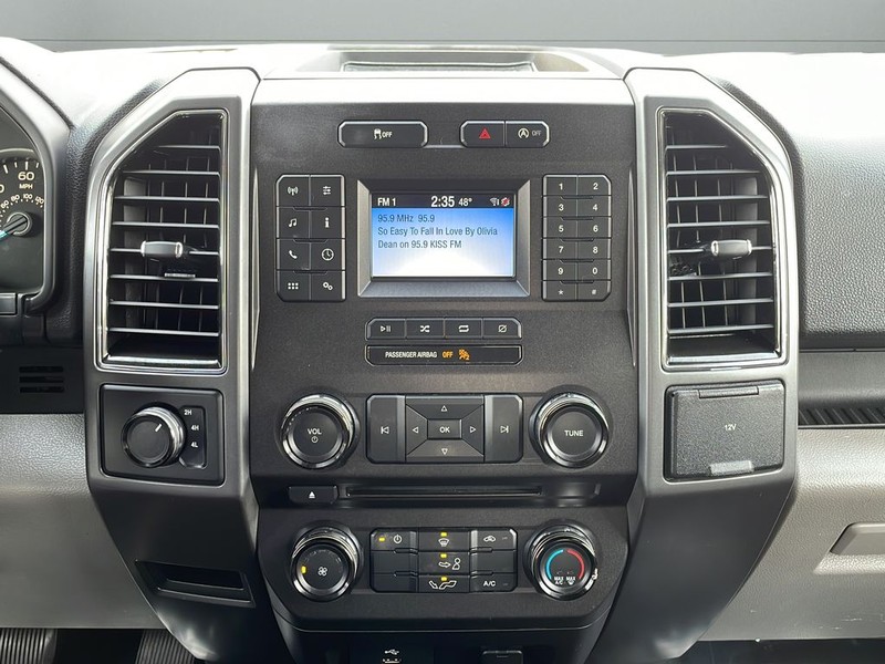 Ford F-150 Vehicle Full-screen Gallery Image 18