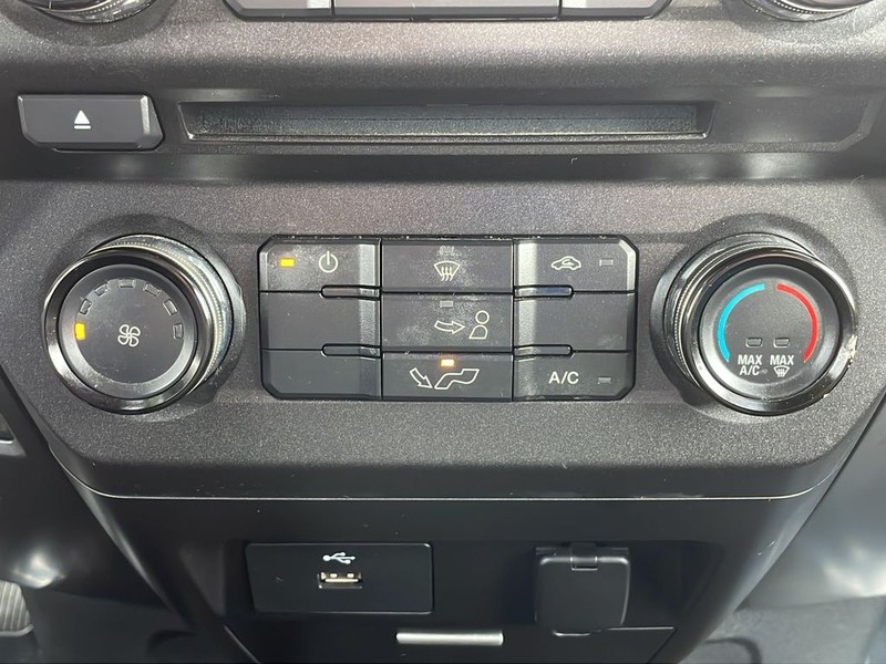 Ford F-150 Vehicle Full-screen Gallery Image 22