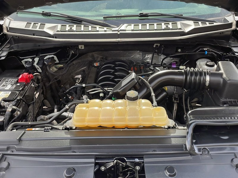 Ford F-150 Vehicle Full-screen Gallery Image 24