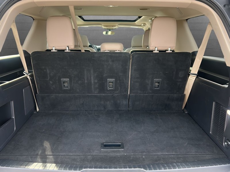 Ford Expedition Max Vehicle Full-screen Gallery Image 12