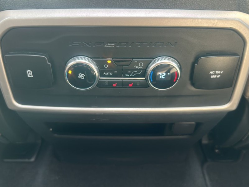 Ford Expedition Max Vehicle Full-screen Gallery Image 16