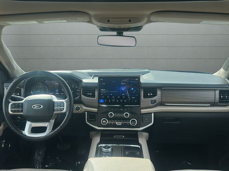 Ford Expedition Max Vehicle Full-screen Gallery Image 17