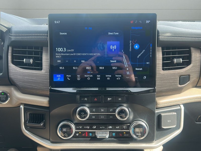 Ford Expedition Max Vehicle Full-screen Gallery Image 21