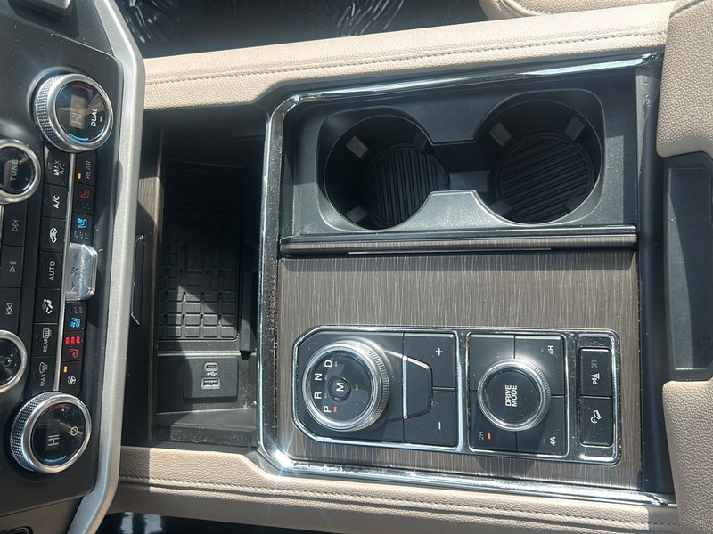 Ford Expedition Max Vehicle Full-screen Gallery Image 22