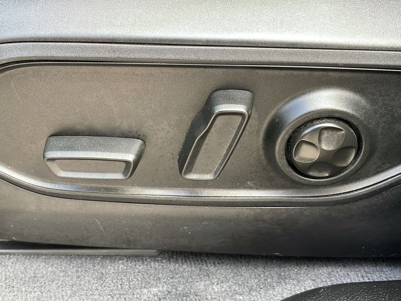 Jeep Grand Cherokee L Vehicle Full-screen Gallery Image 20