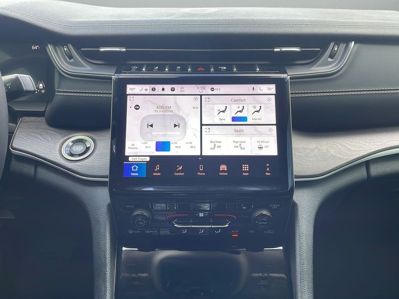 Jeep Grand Cherokee L Vehicle Full-screen Gallery Image 21