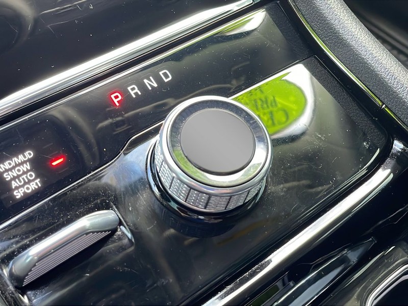 Jeep Grand Cherokee L Vehicle Full-screen Gallery Image 24