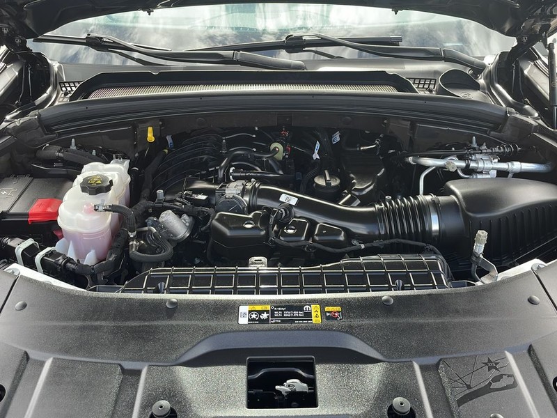 Jeep Grand Cherokee L Vehicle Full-screen Gallery Image 28