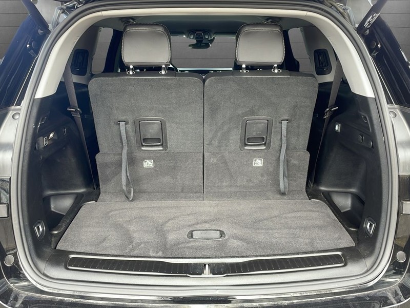 Jeep Grand Cherokee L Vehicle Full-screen Gallery Image 29