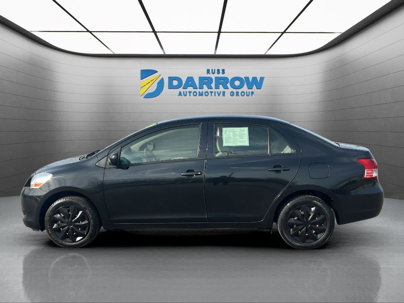 Toyota Yaris Vehicle Full-screen Gallery Image 2