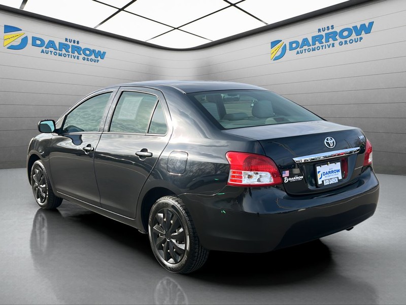 Toyota Yaris Vehicle Full-screen Gallery Image 3