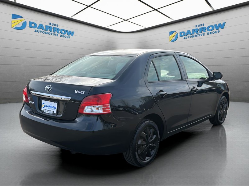 Toyota Yaris Vehicle Full-screen Gallery Image 5