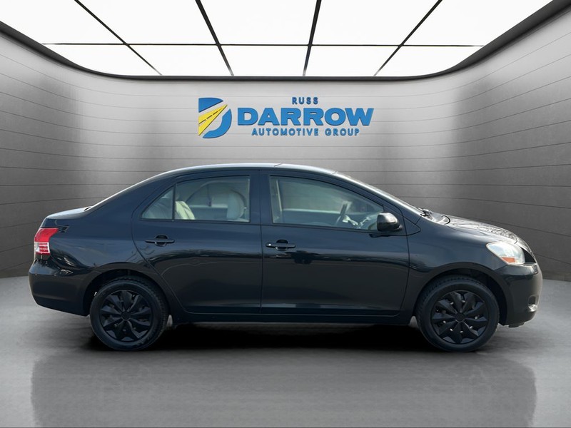 Toyota Yaris Vehicle Full-screen Gallery Image 6