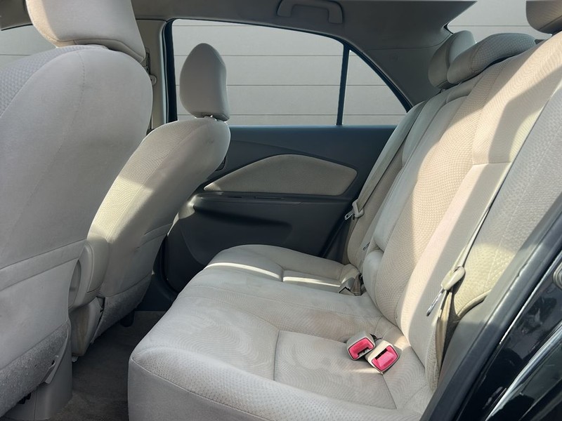 Toyota Yaris Vehicle Full-screen Gallery Image 10