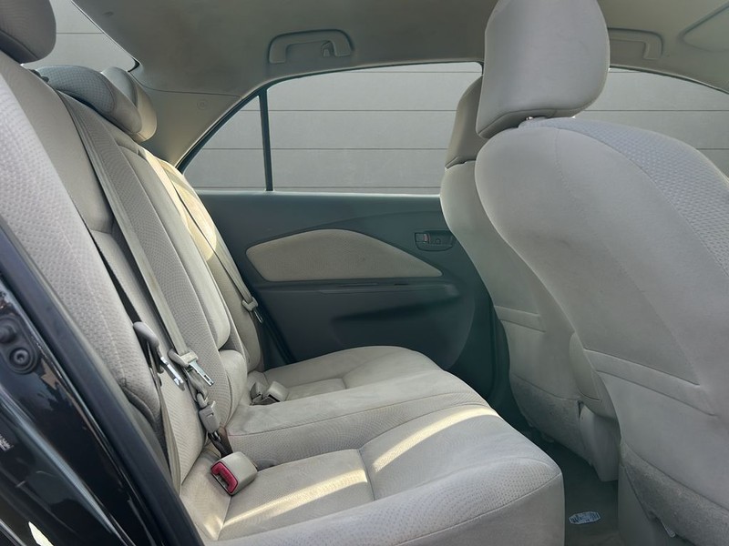 Toyota Yaris Vehicle Full-screen Gallery Image 11