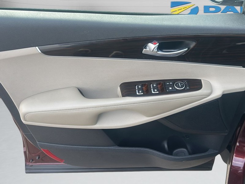 Kia Sorento Vehicle Full-screen Gallery Image 9