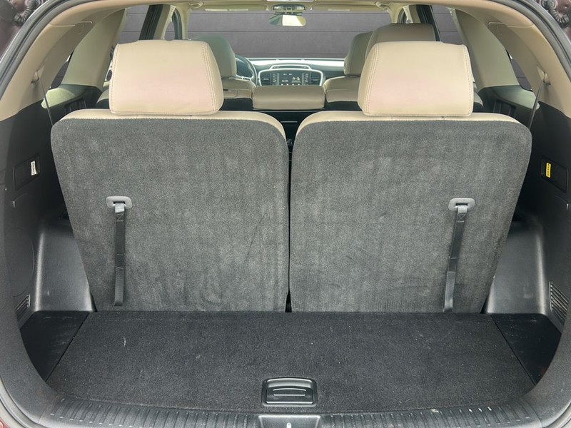 Kia Sorento Vehicle Full-screen Gallery Image 12