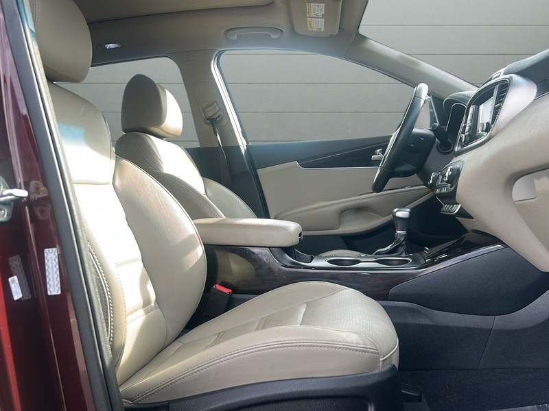 Kia Sorento Vehicle Full-screen Gallery Image 14