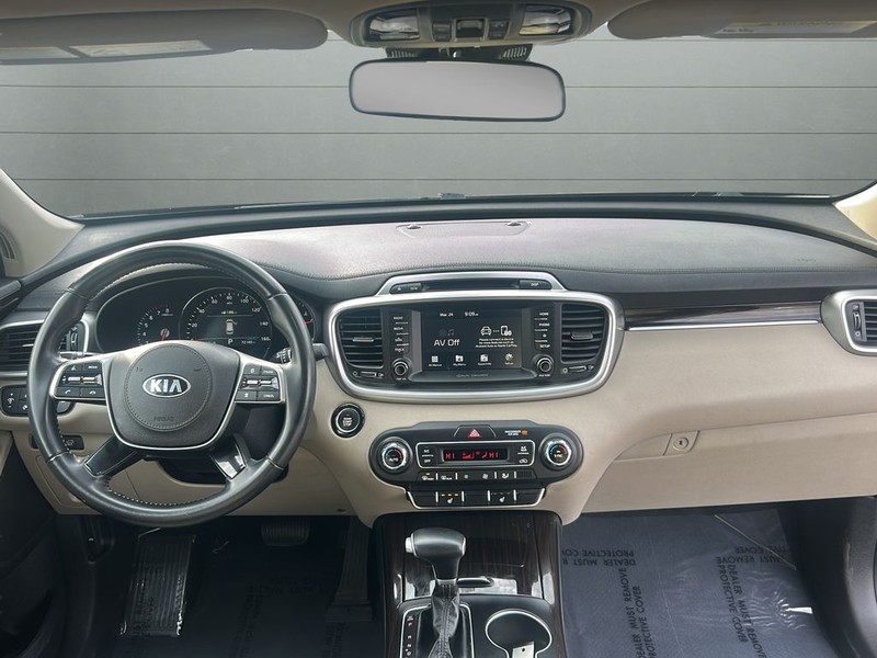 Kia Sorento Vehicle Full-screen Gallery Image 16