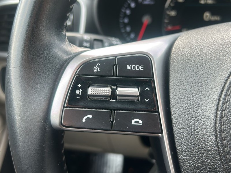 Kia Sorento Vehicle Full-screen Gallery Image 17
