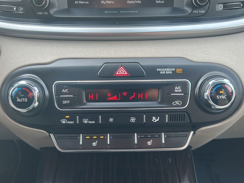 Kia Sorento Vehicle Full-screen Gallery Image 21