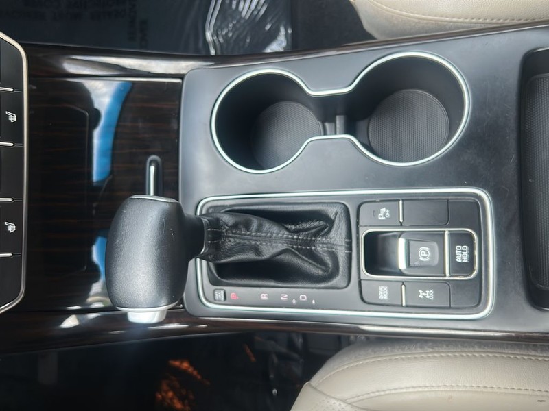 Kia Sorento Vehicle Full-screen Gallery Image 22