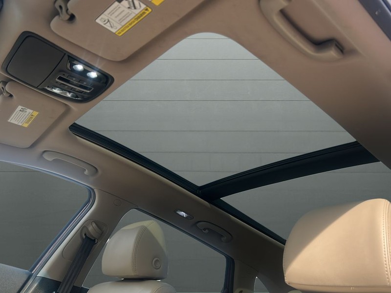 Kia Sorento Vehicle Full-screen Gallery Image 23