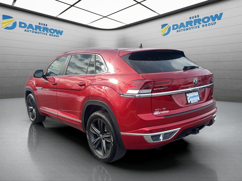 Volkswagen Atlas Cross Sport Vehicle Full-screen Gallery Image 3
