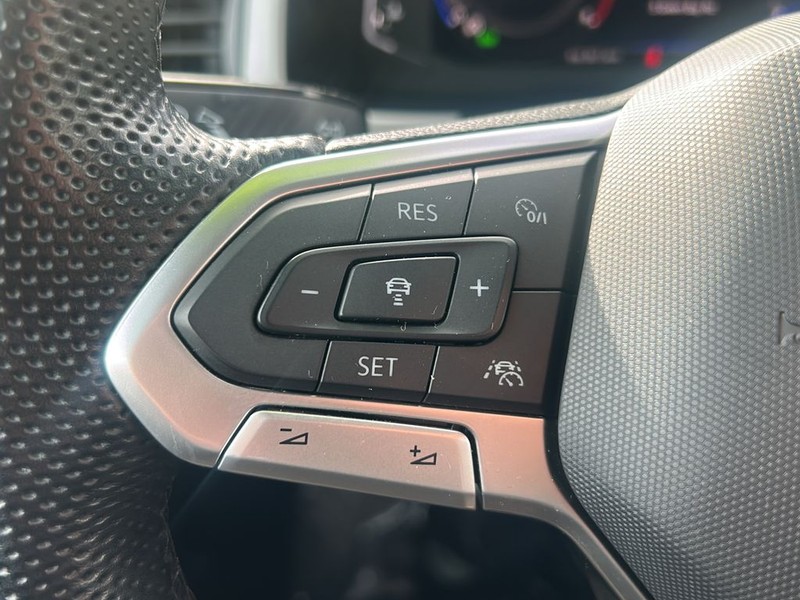 Volkswagen Atlas Cross Sport Vehicle Full-screen Gallery Image 15