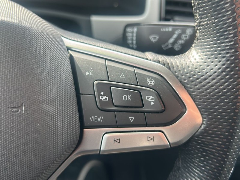 Volkswagen Atlas Cross Sport Vehicle Full-screen Gallery Image 16