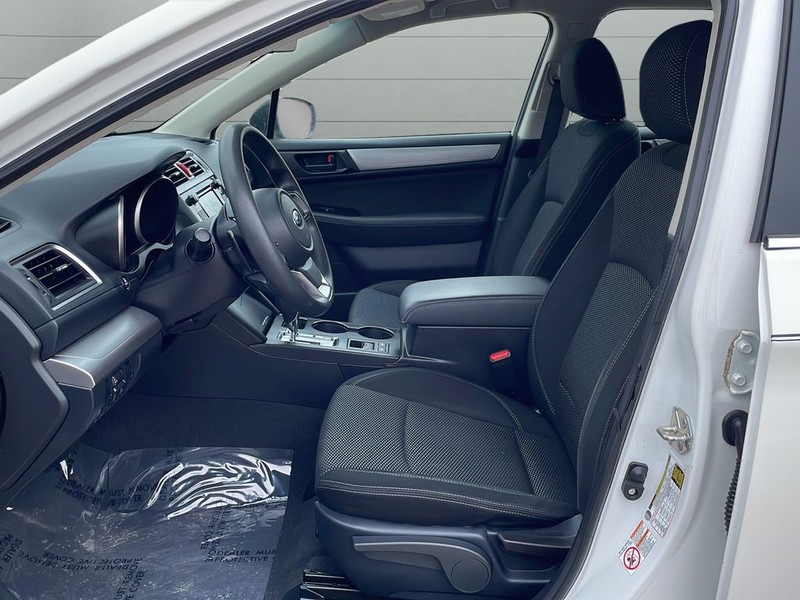 Subaru Outback Vehicle Full-screen Gallery Image 10
