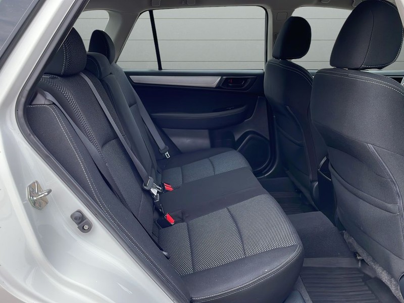 Subaru Outback Vehicle Full-screen Gallery Image 14