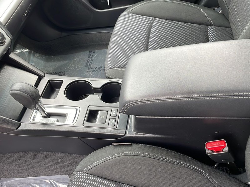 Subaru Outback Vehicle Full-screen Gallery Image 18