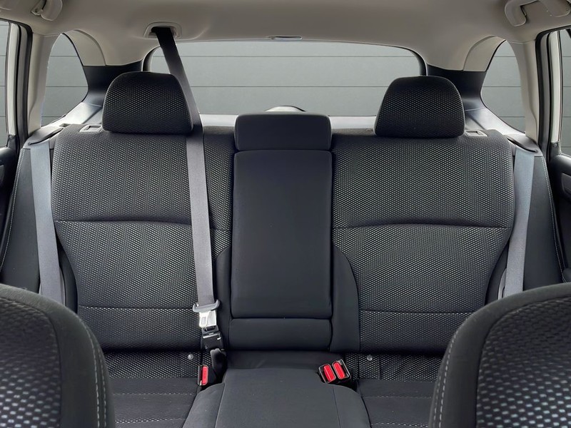 Subaru Outback Vehicle Full-screen Gallery Image 24