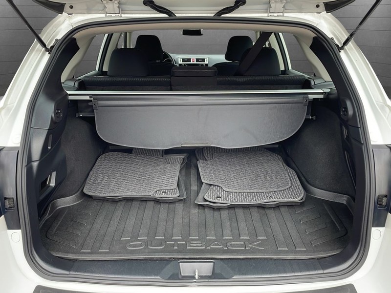 Subaru Outback Vehicle Full-screen Gallery Image 26