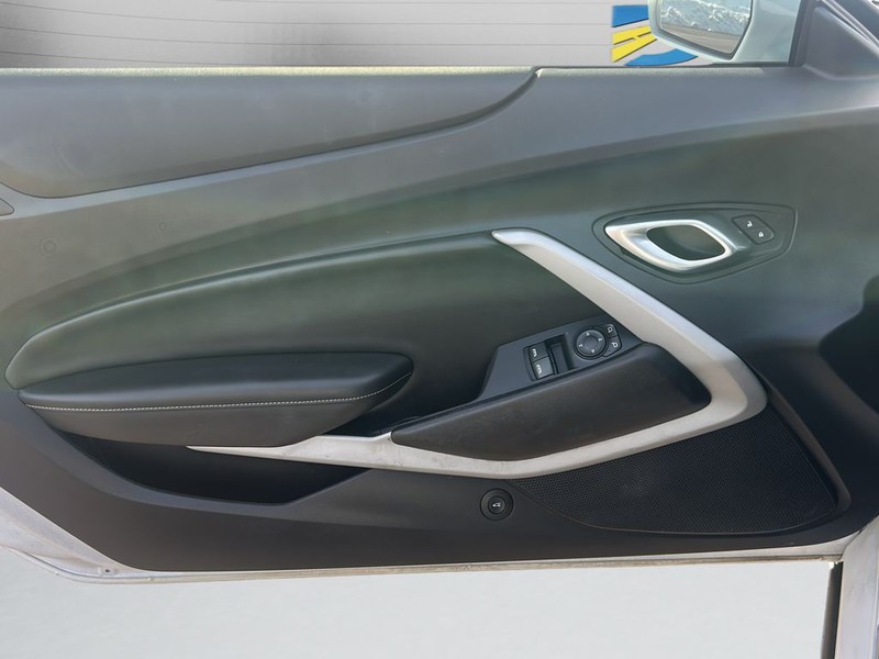 Chevrolet Camaro Vehicle Full-screen Gallery Image 09