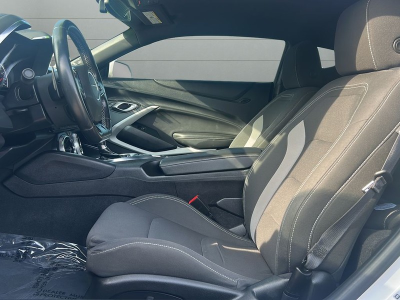 Chevrolet Camaro Vehicle Full-screen Gallery Image 10