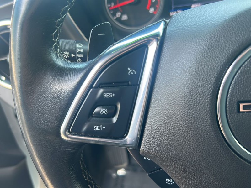 Chevrolet Camaro Vehicle Full-screen Gallery Image 13