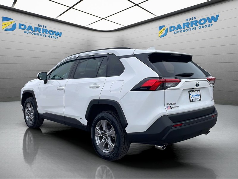 Toyota RAV4 Vehicle Full-screen Gallery Image 3