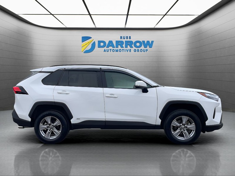Toyota RAV4 Vehicle Full-screen Gallery Image 6