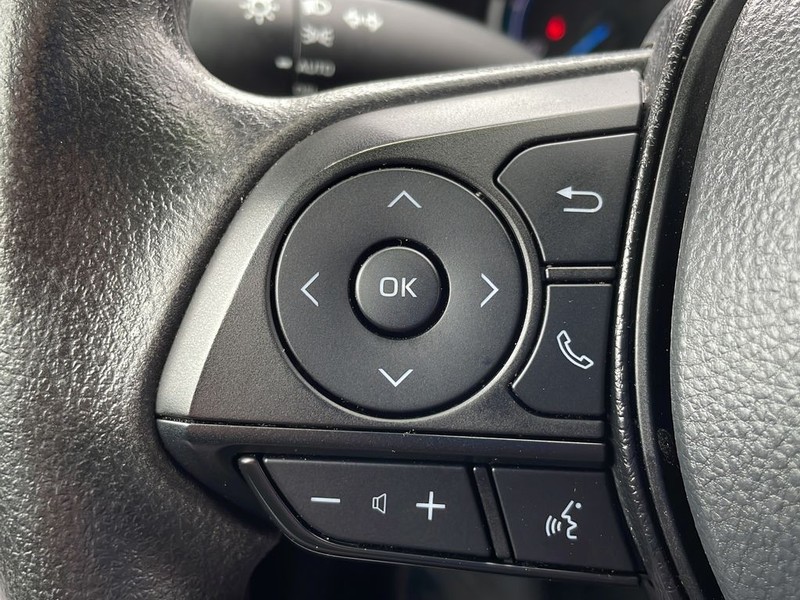 Toyota RAV4 Vehicle Full-screen Gallery Image 9