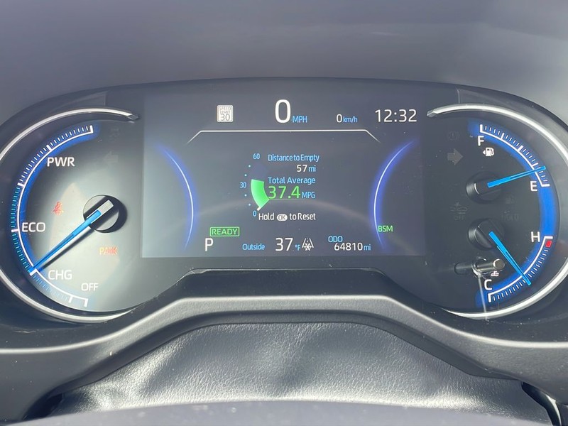 Toyota RAV4 Vehicle Full-screen Gallery Image 13
