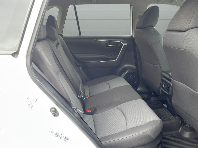 Toyota RAV4 Vehicle Full-screen Gallery Image 14