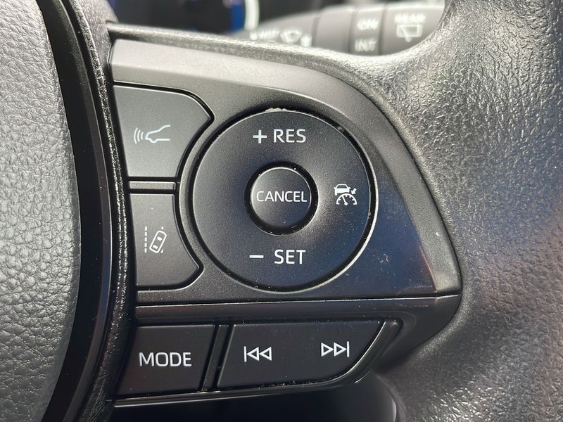 Toyota RAV4 Vehicle Full-screen Gallery Image 18