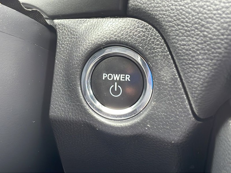 Toyota RAV4 Vehicle Full-screen Gallery Image 25