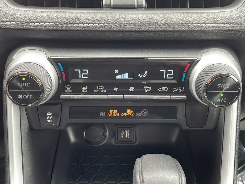 Toyota RAV4 Vehicle Full-screen Gallery Image 26