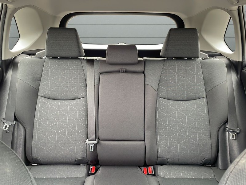 Toyota RAV4 Vehicle Full-screen Gallery Image 27